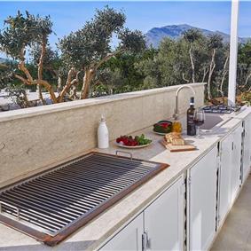 3 bedroom villa with infinity pool, jacuzzi & sauna, Castellammare del Golfo, sleeps 6